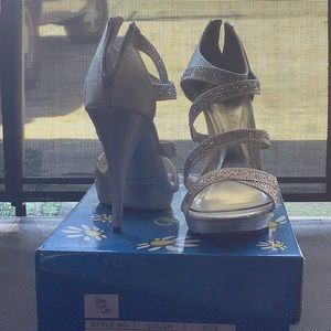 Silver sparkles stilettos